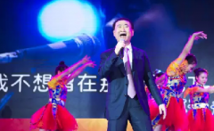 “國(guó)民公公”王健林火了，首富玩起了搖滾